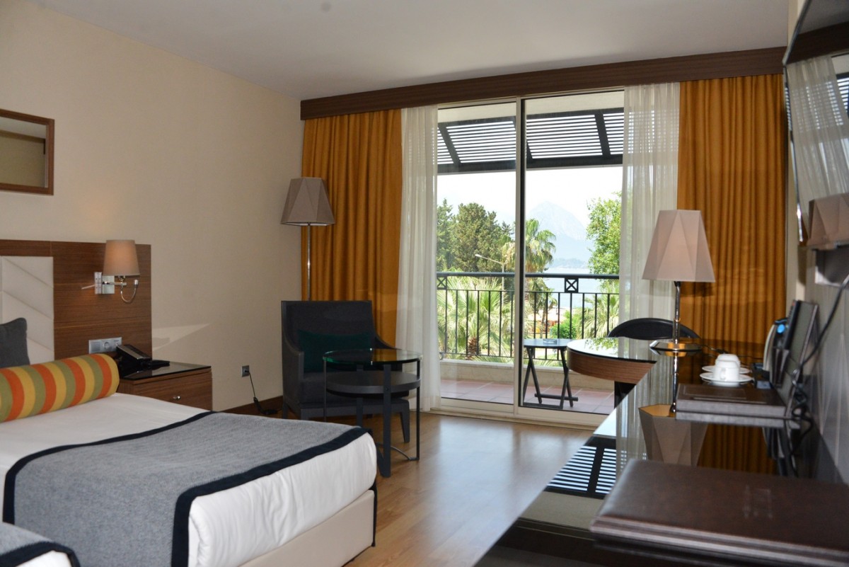 Imperial turkiz resort. Imperial Turkiz Resort Hotel 5 Кемер. Imperial Turkiz Resort номера. Turkiz Deluxe Resort Kemer 5. Туркиз Делюкс Резорт Кемер 5.