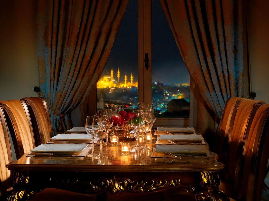 Istanbul palace hotel. Pera Palace Hotel Istanbul. Отель Pera Palace Hotel Стамбул. Pera Palace Jumeirah 5*. Pera Palace Hotel Istanbul бассейн.